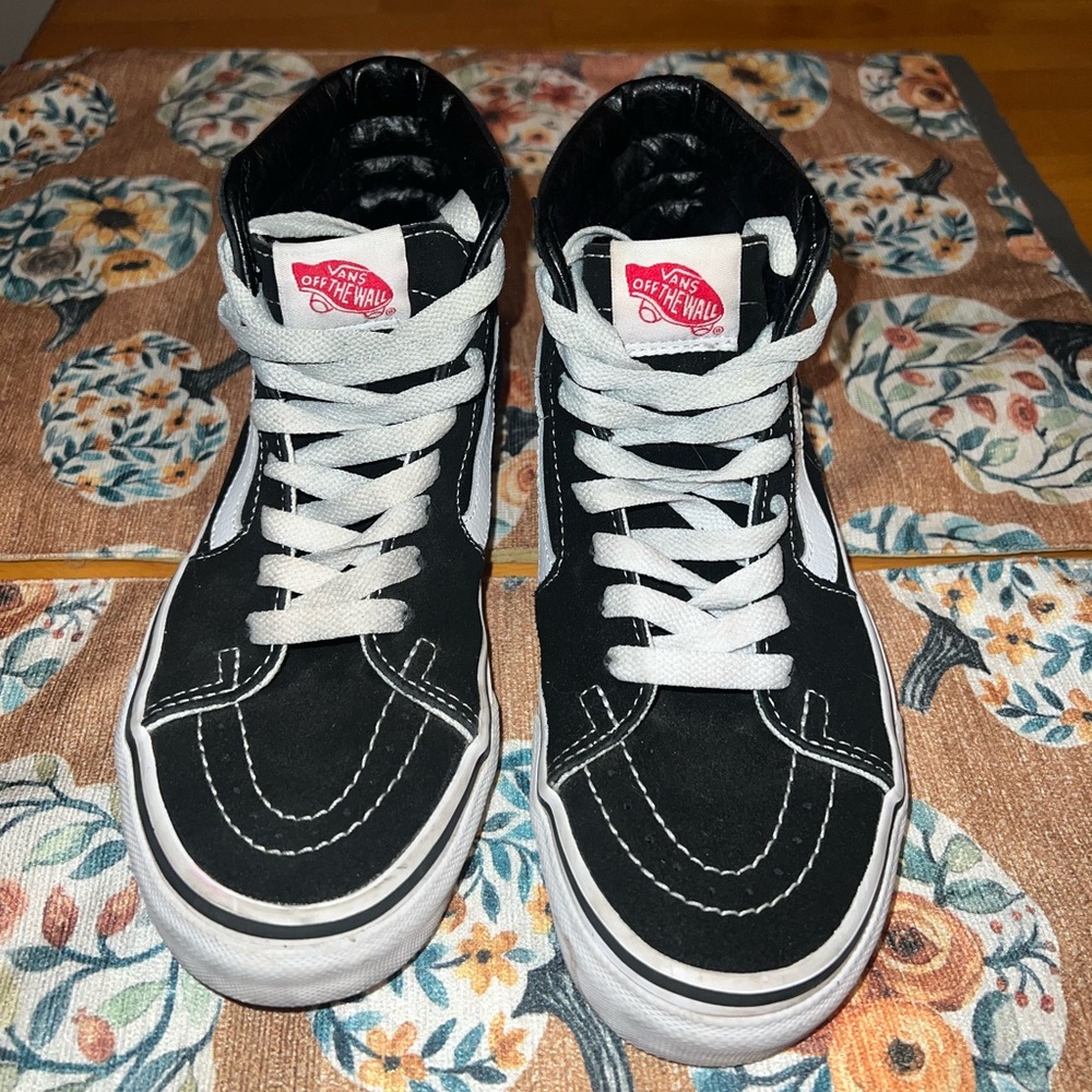 Black and white Vans, size 5.5.. my daughter only wore them a few times..